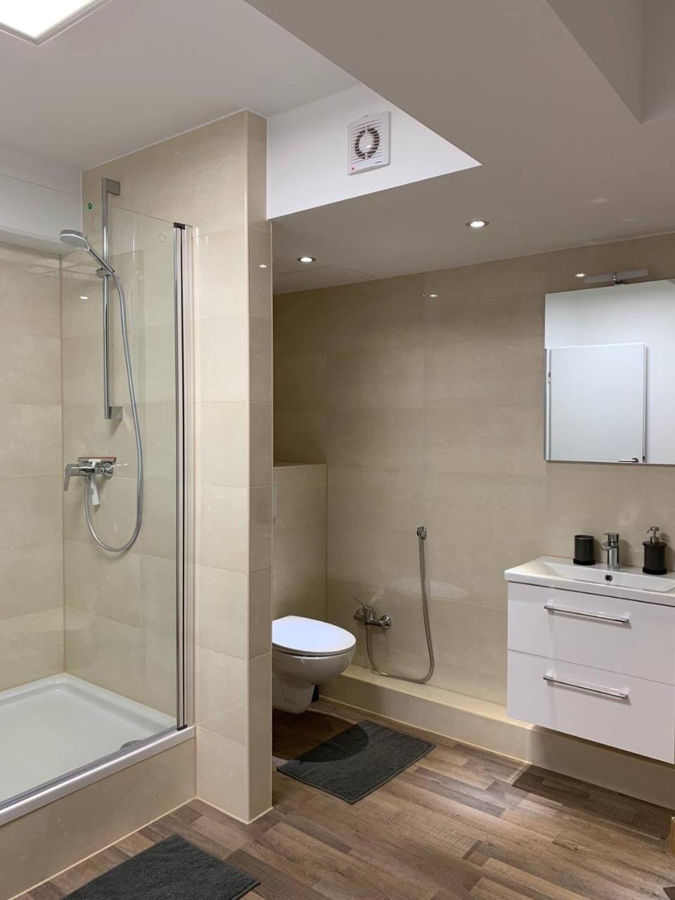 Central Private Rooms In Popular Neighborhood! Κολωνία Εξωτερικό φωτογραφία